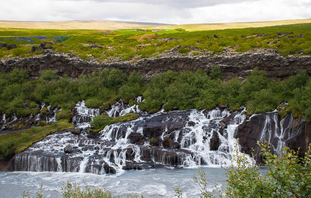 Водопад Хрейунфоссар (Hraunfossar). Июль 2017 года Водопад Хрейунфоссар (Hraunfossar). Июль 2017 года