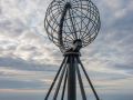 Металлическая стела на мысе Нордкапп.